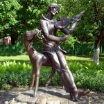 Памятнику Марку Шагалу во дворе дома-музея